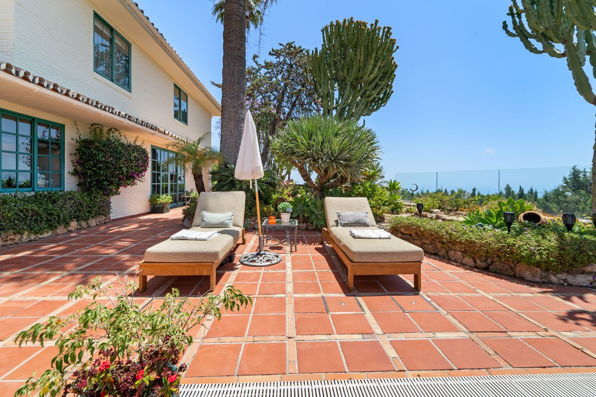8 Bed Townhouse for sale in Benalmadena Costa Del Sol, Málaga, Spain