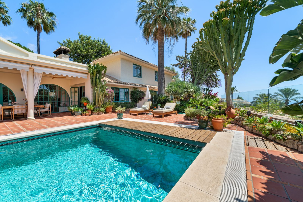 8 Bed Townhouse for sale in Benalmadena Costa Del Sol, Málaga, Spain