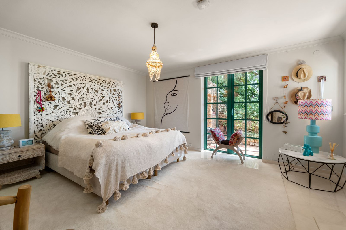 8 Bed Townhouse for sale in Benalmadena Costa Del Sol, Málaga, Spain