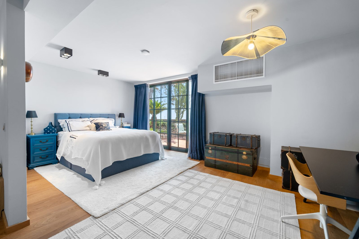 8 Bed Townhouse for sale in Benalmadena Costa Del Sol, Málaga, Spain