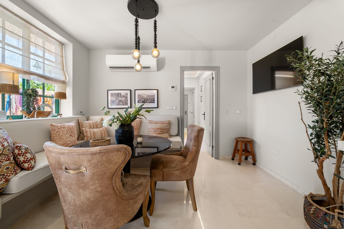 8 Bed Townhouse for sale in Benalmadena Costa Del Sol, Málaga, Spain