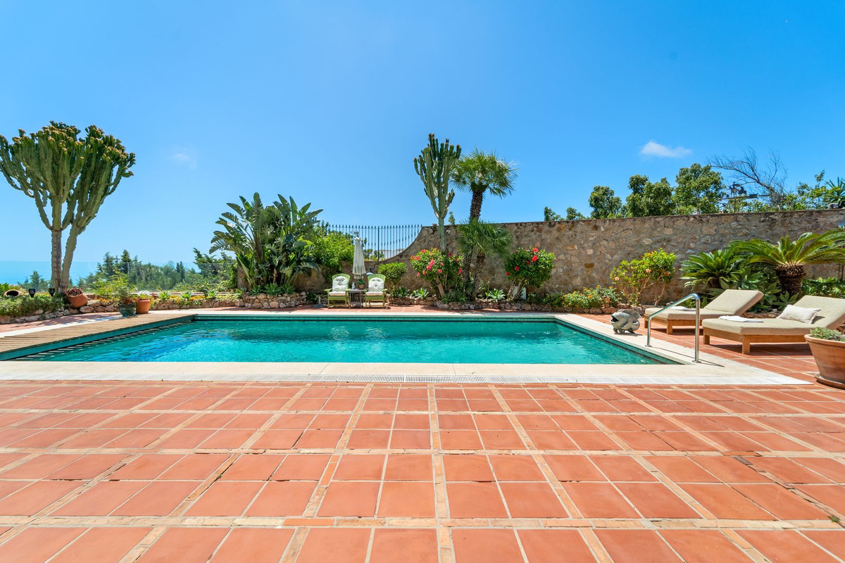 8 Bed Townhouse for sale in Benalmadena Costa Del Sol, Málaga, Spain