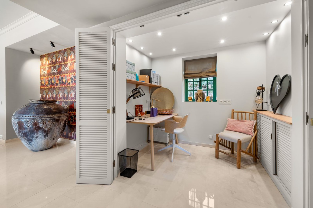 8 Bed Townhouse for sale in Benalmadena Costa Del Sol, Málaga, Spain