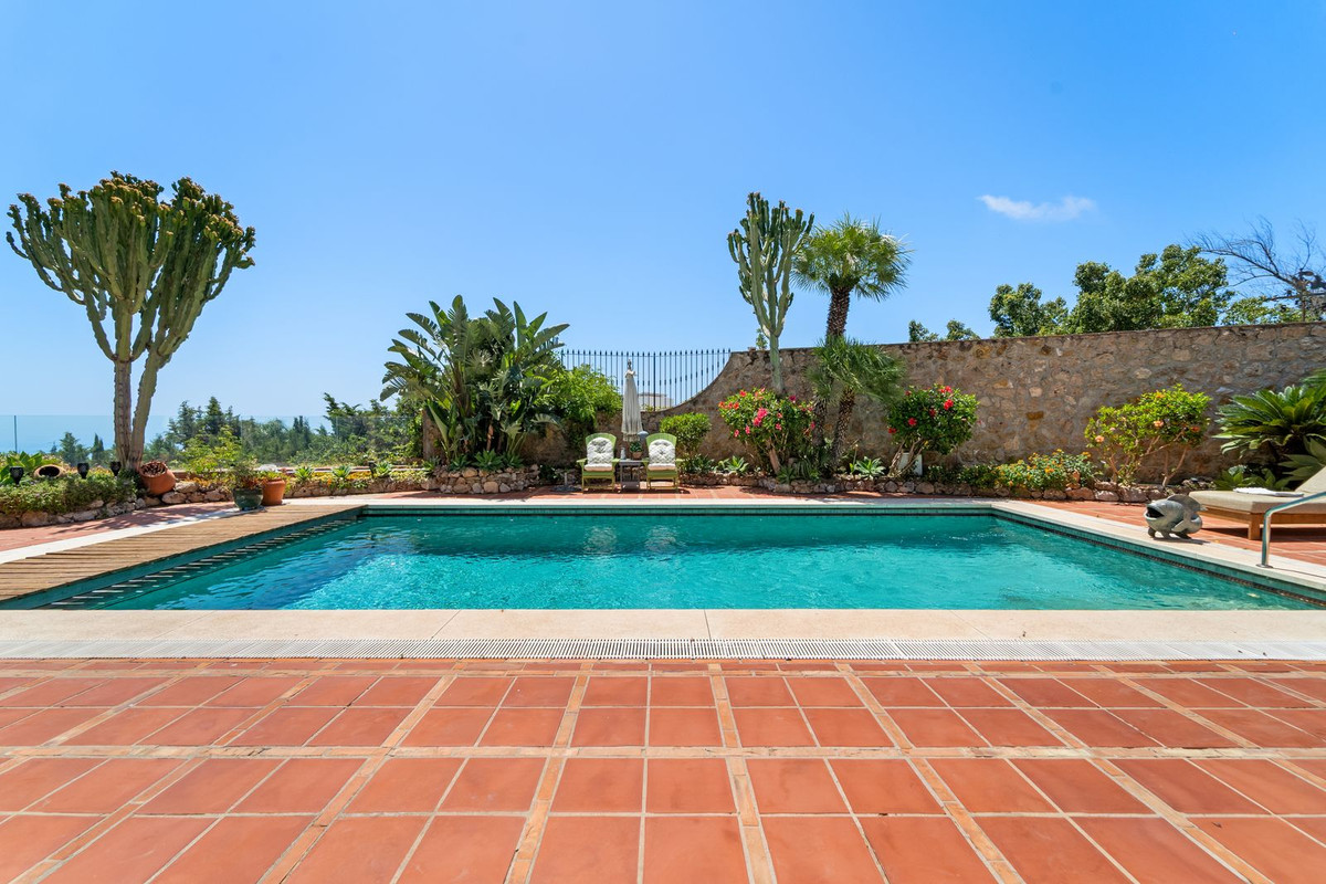 8 Bed Townhouse for sale in Benalmadena Costa Del Sol, Málaga, Spain