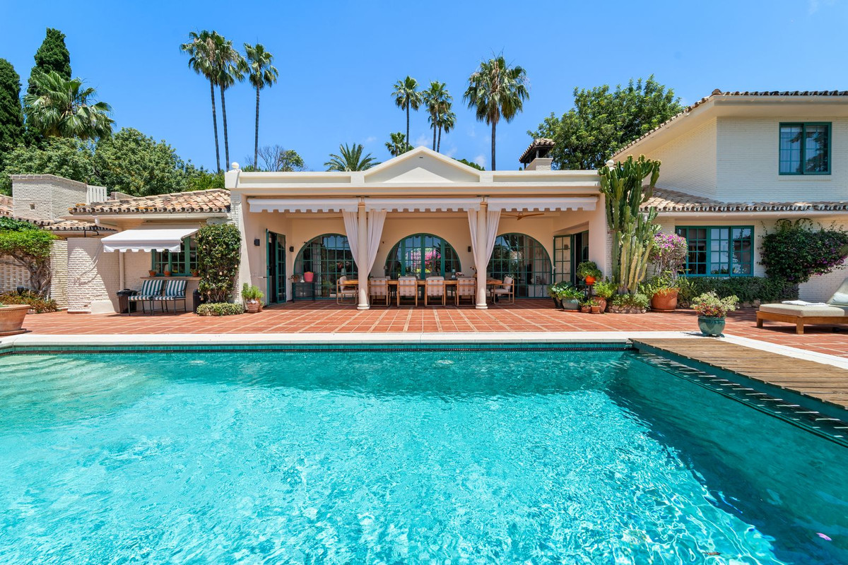 8 Bed Townhouse for sale in Benalmadena Costa Del Sol, Málaga, Spain