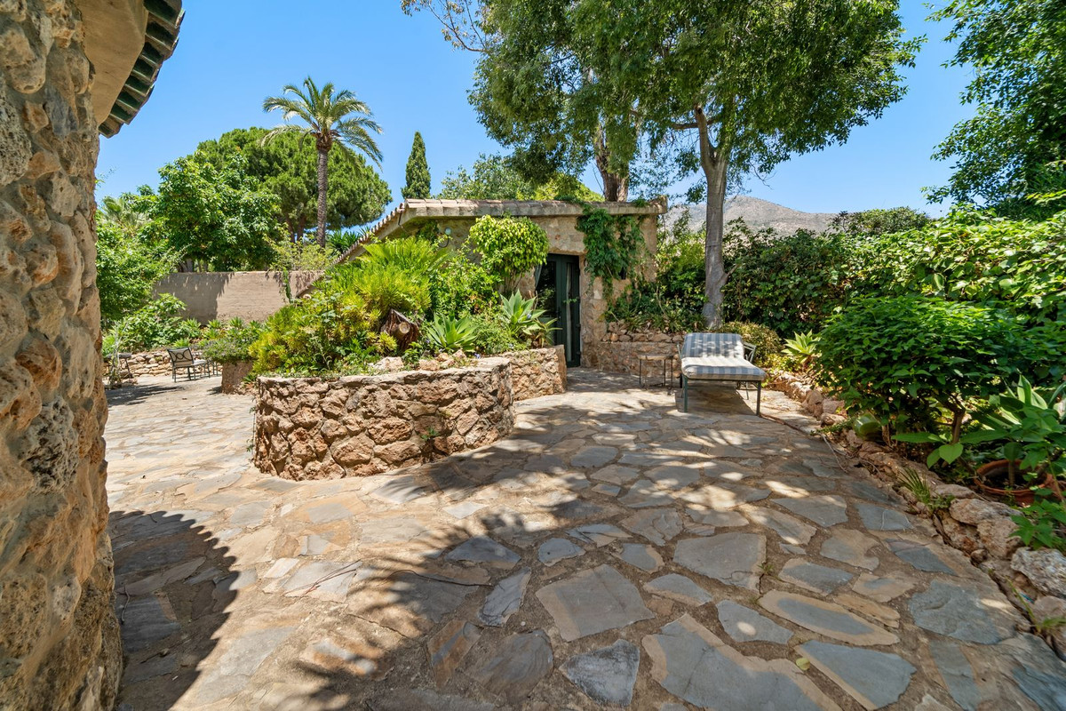 8 Bed Townhouse for sale in Benalmadena Costa Del Sol, Málaga, Spain