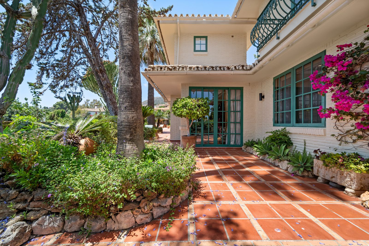 8 Bed Townhouse for sale in Benalmadena Costa Del Sol, Málaga, Spain