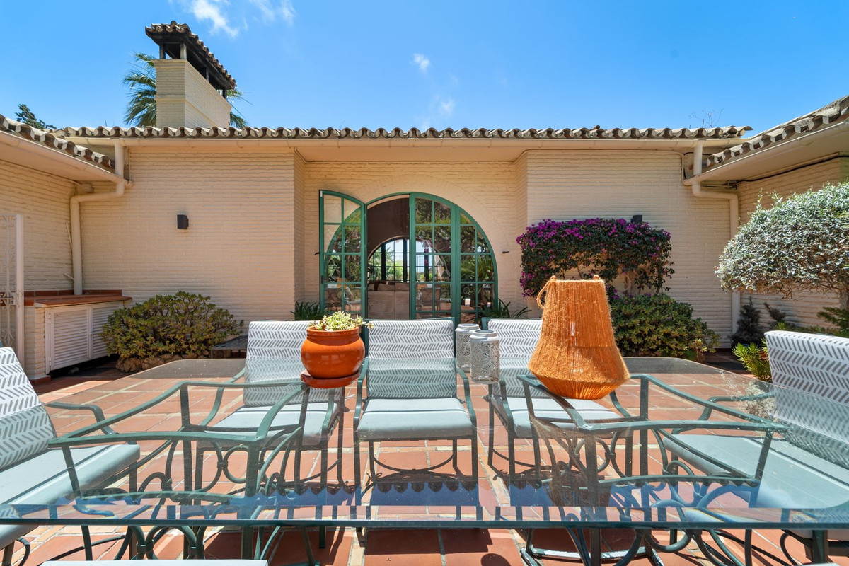 8 Bed Townhouse for sale in Benalmadena Costa Del Sol, Málaga, Spain