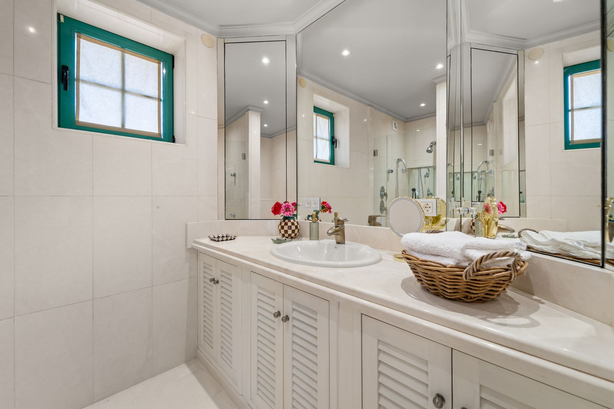 8 Bed Townhouse for sale in Benalmadena Costa Del Sol, Málaga, Spain