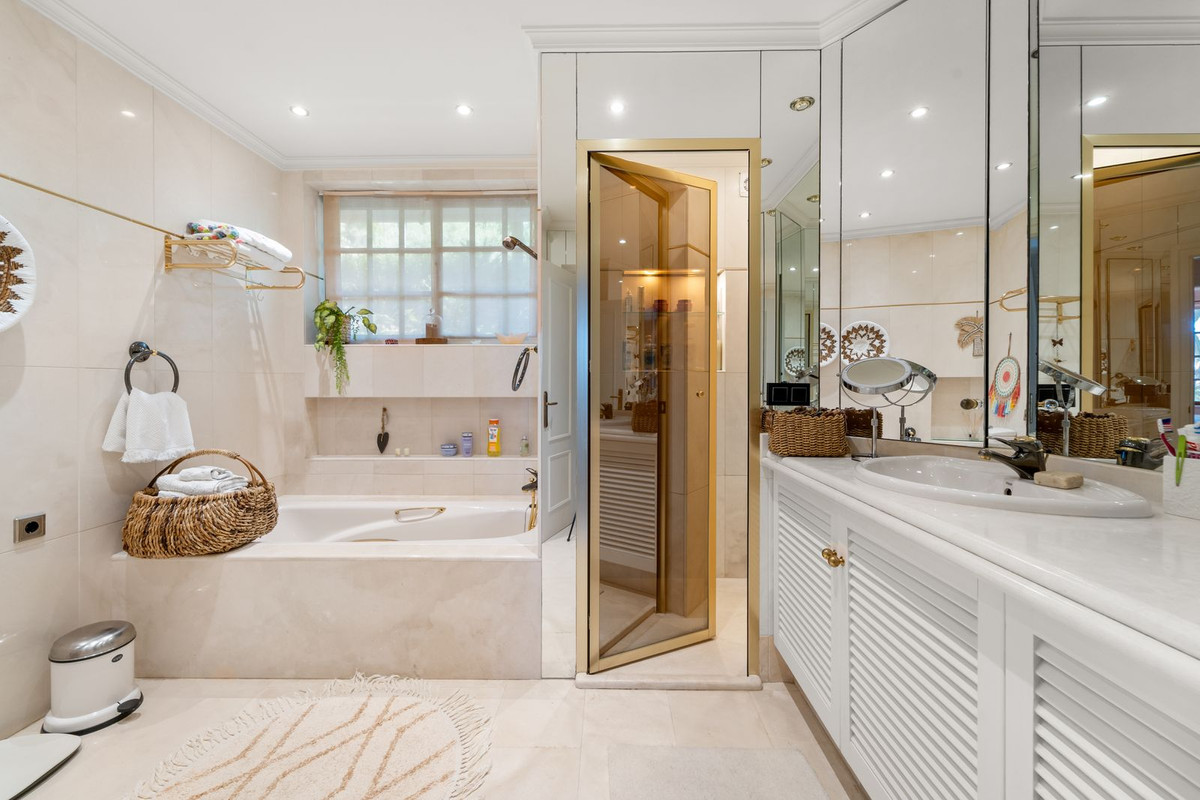 8 Bed Townhouse for sale in Benalmadena Costa Del Sol, Málaga, Spain