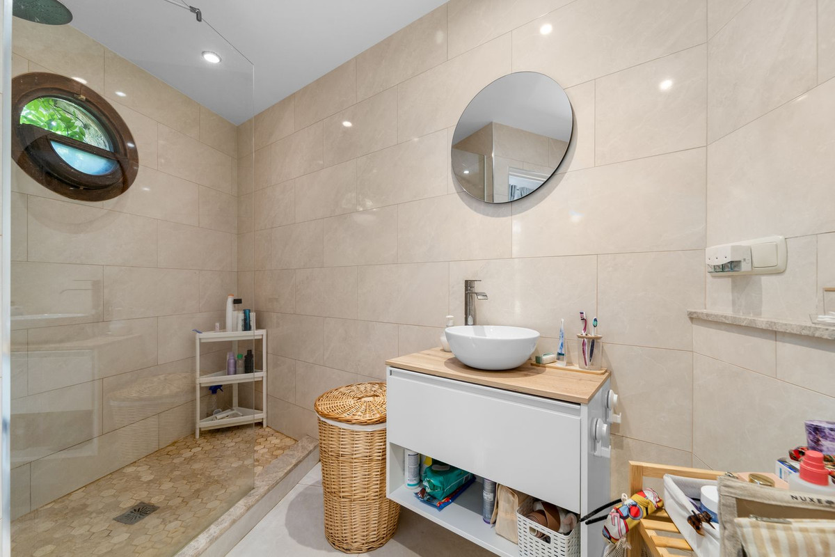 8 Bed Townhouse for sale in Benalmadena Costa Del Sol, Málaga, Spain