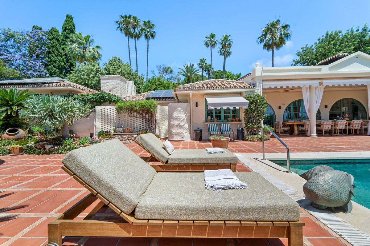 8 Bed Townhouse for sale in Benalmadena Costa Del Sol, Málaga, Spain