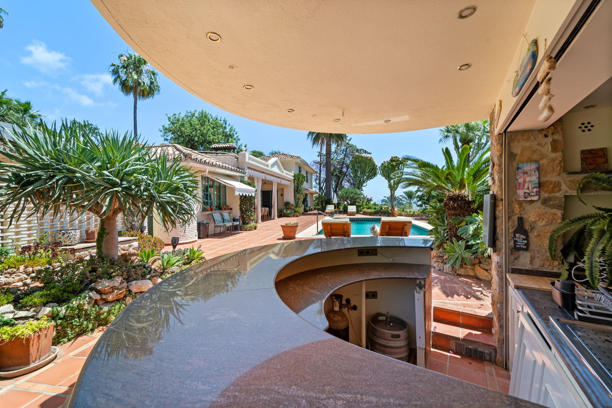8 Bed Townhouse for sale in Benalmadena Costa Del Sol, Málaga, Spain