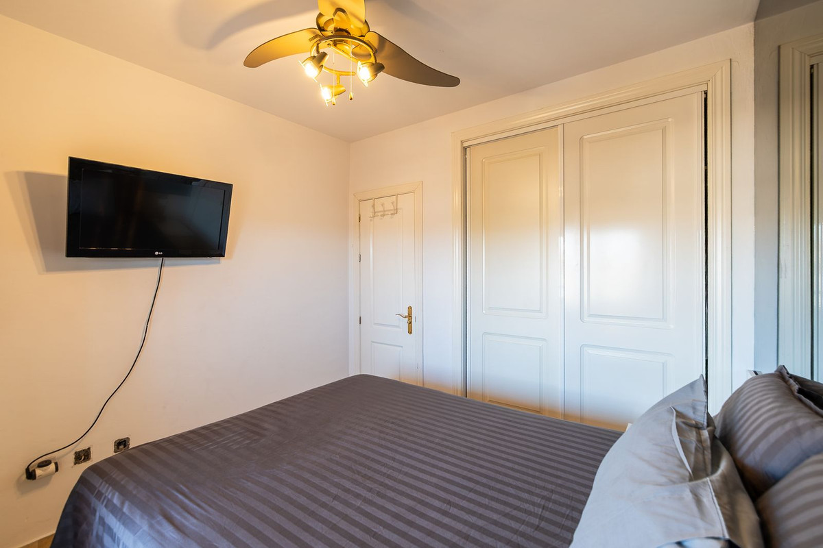 Se vende Apartamento Planta Media de 2 dormitorios en Costa Del Sol, Málaga, España