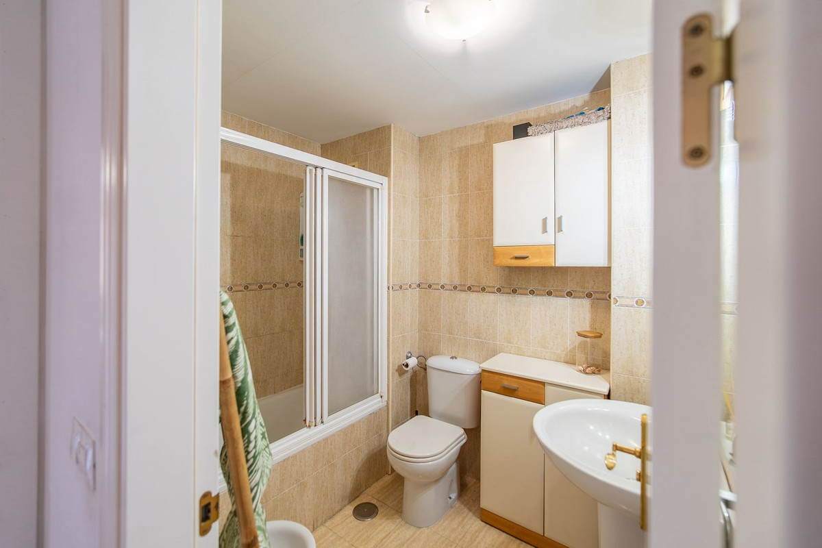 Se vende Apartamento Planta Media de 2 dormitorios en Costa Del Sol, Málaga, España