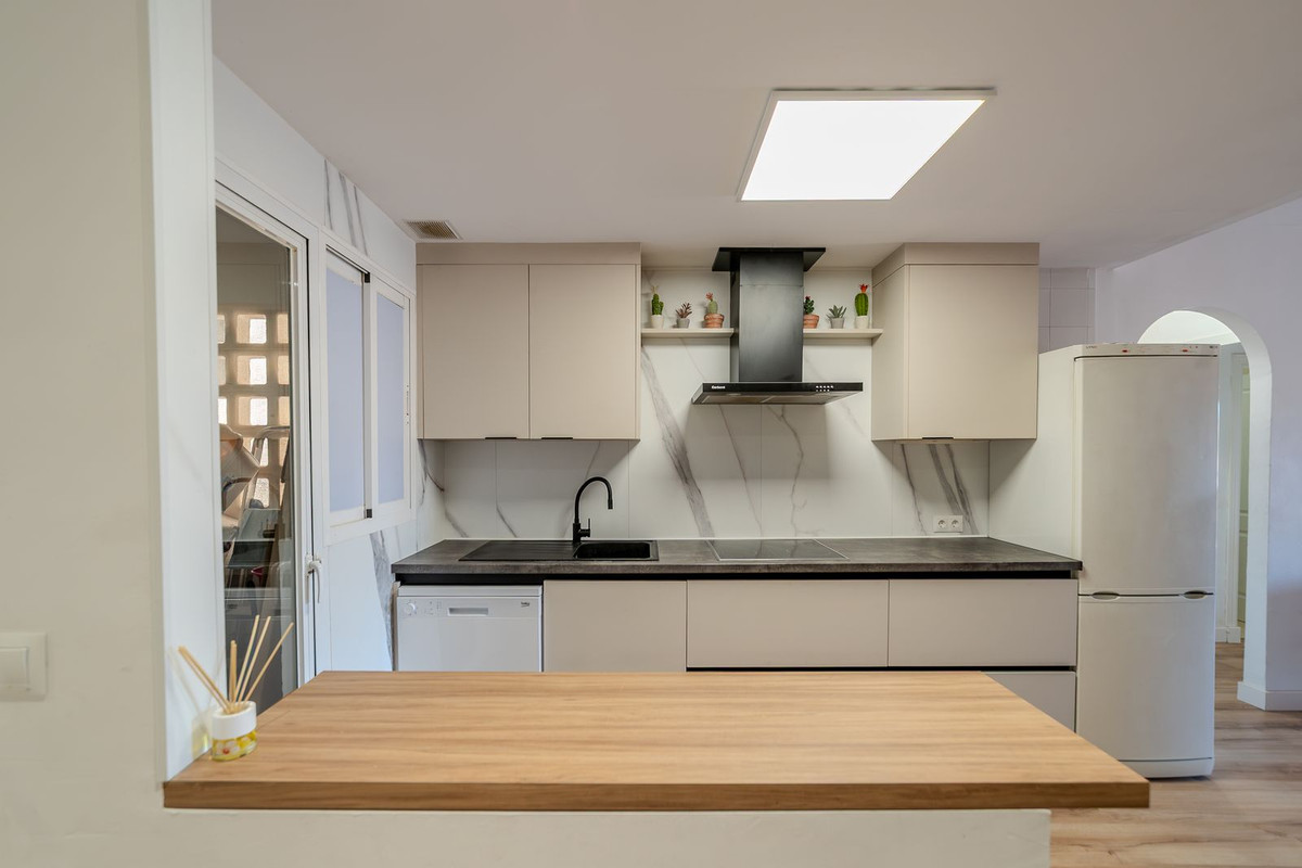 Se vende Apartamento Planta Media de 2 dormitorios en Costa Del Sol, Málaga, España