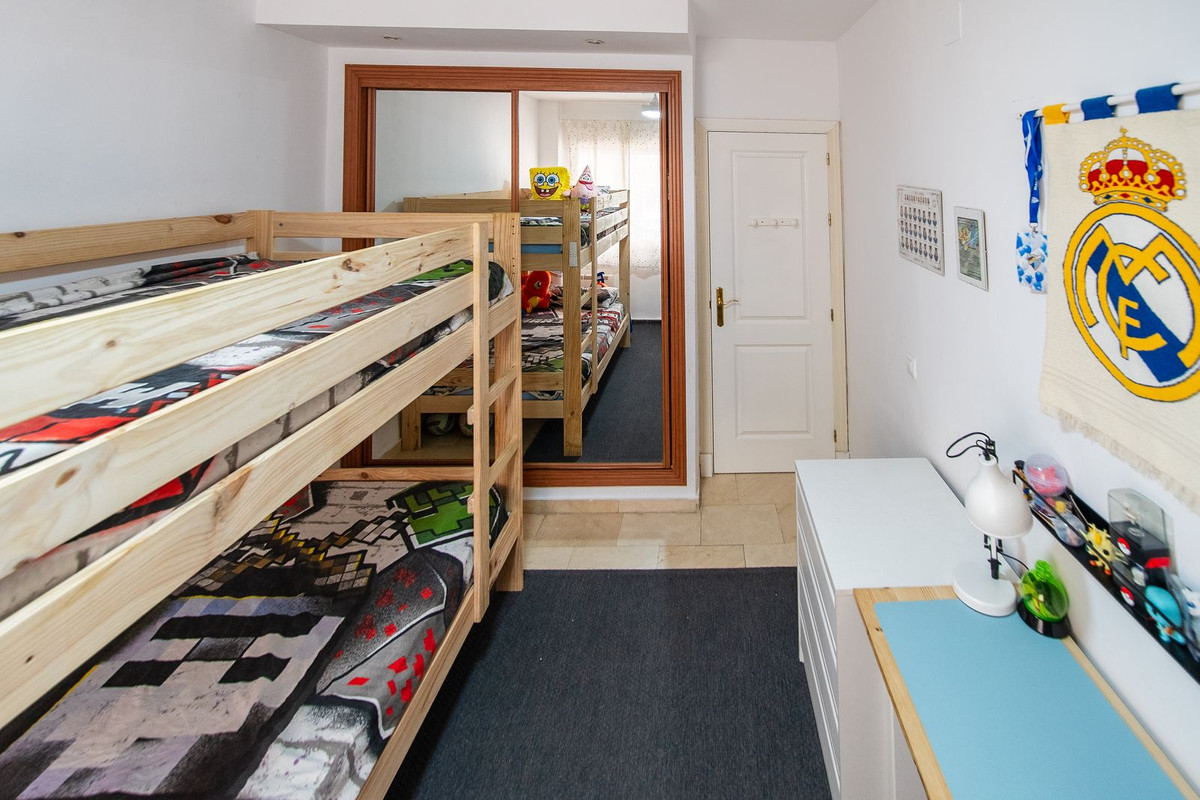 Se vende Apartamento Planta Media de 2 dormitorios en Costa Del Sol, Málaga, España