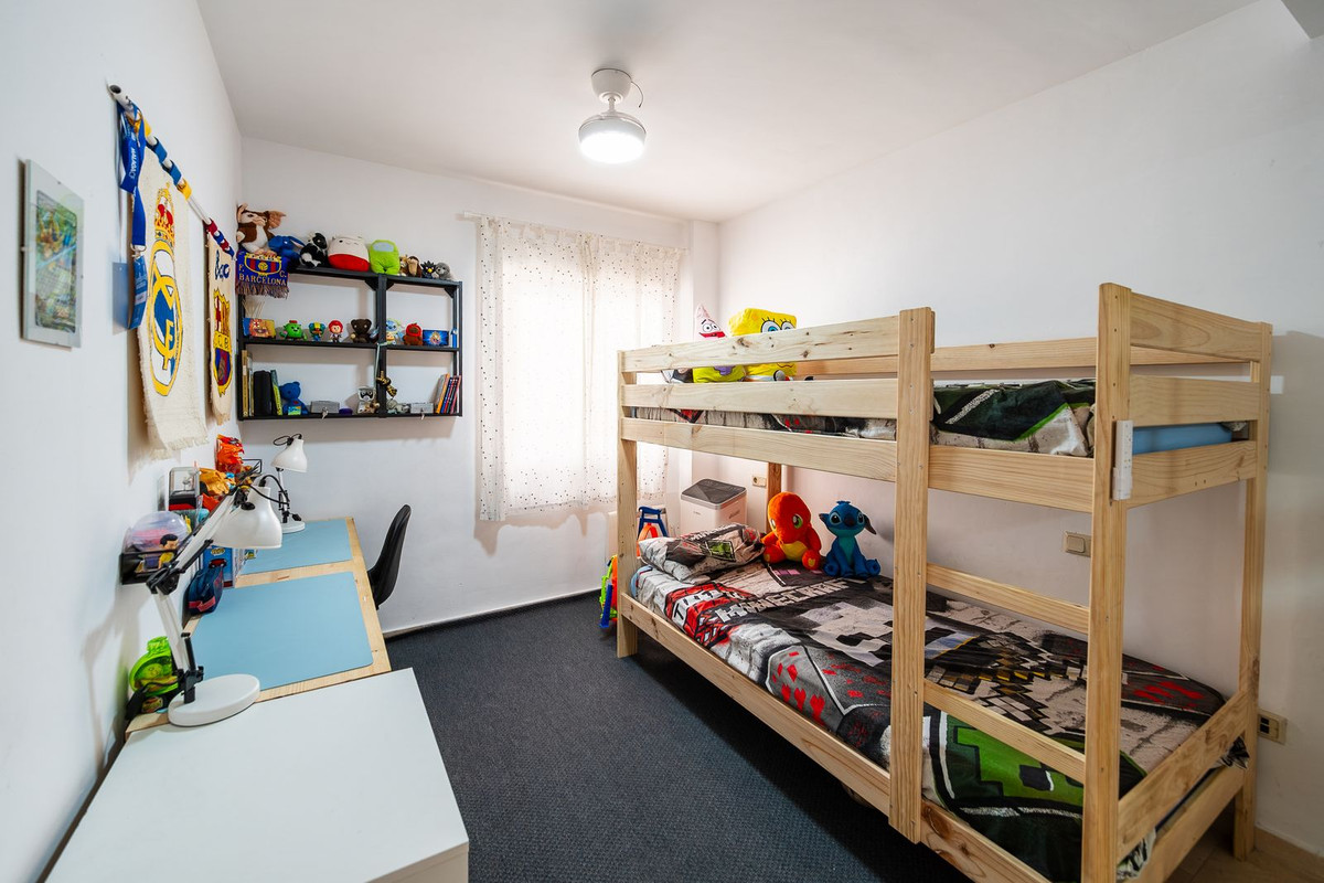 Se vende Apartamento Planta Media de 2 dormitorios en Costa Del Sol, Málaga, España