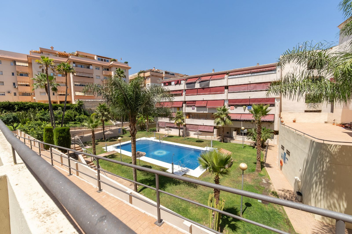 Se vende Apartamento Planta Media de 2 dormitorios en Costa Del Sol, Málaga, España