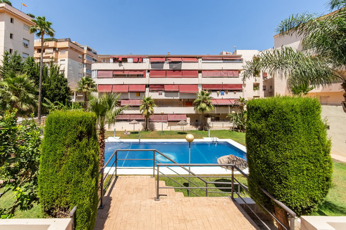 Se vende Apartamento Planta Media de 2 dormitorios en Costa Del Sol, Málaga, España