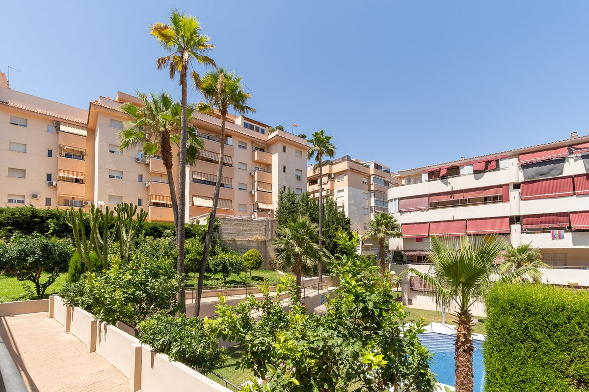 Se vende Apartamento Planta Media de 2 dormitorios en Costa Del Sol, Málaga, España