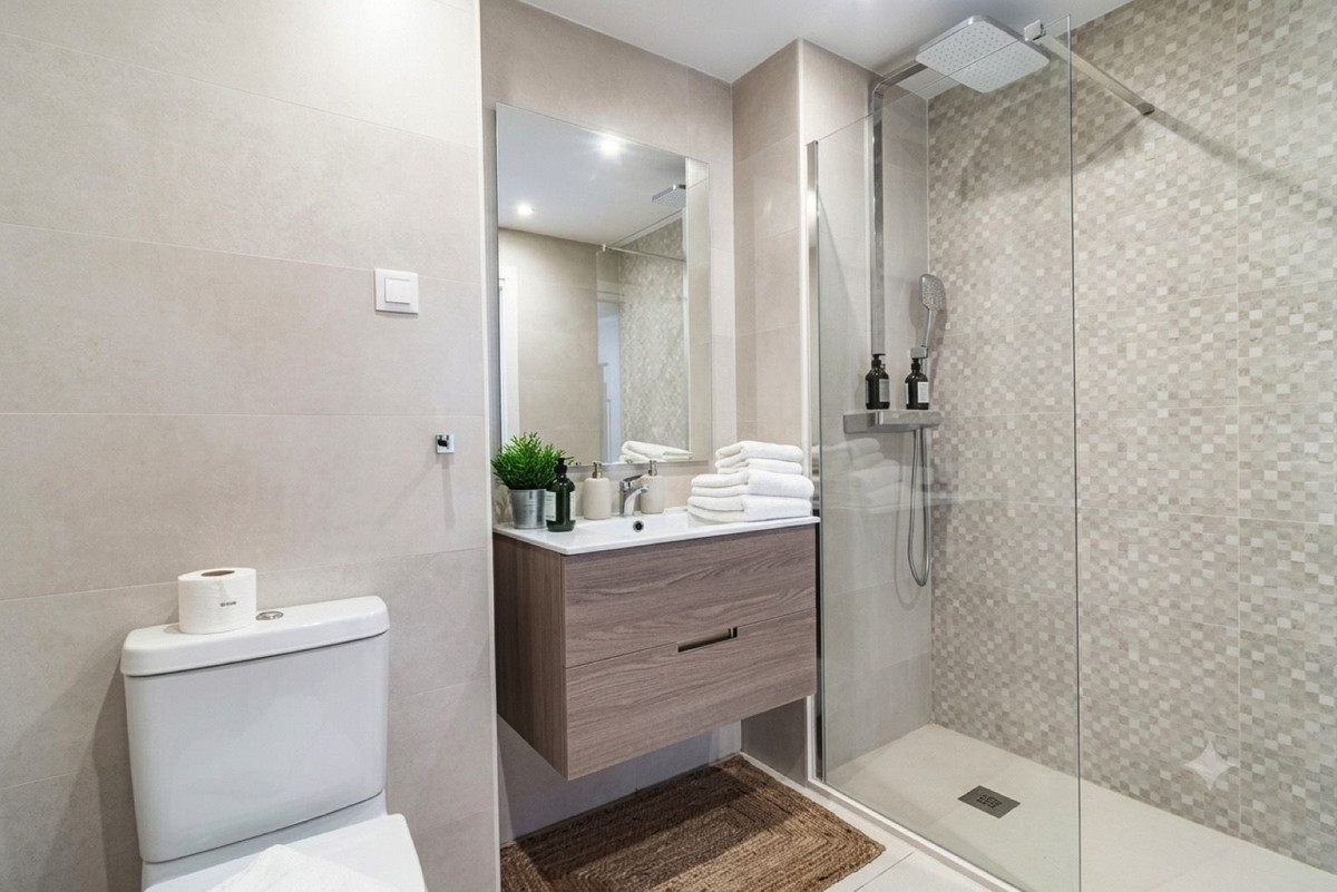 Se vende Apartamento Planta Media de 3 dormitorios en Costa Del Sol, Málaga, España