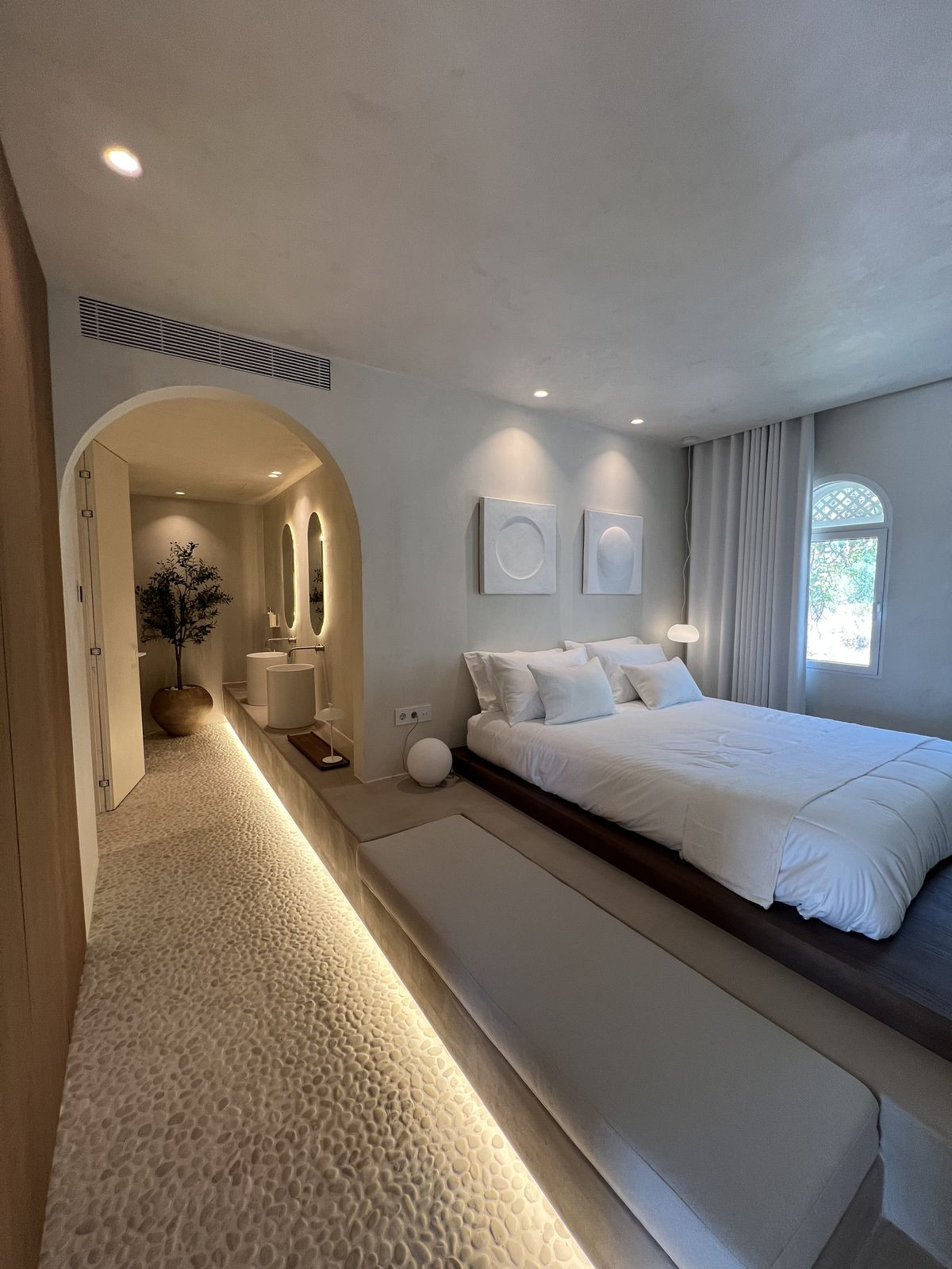 3 Bed Apartment for sale in The Golden Mile Costa Del Sol, Málaga, Spain