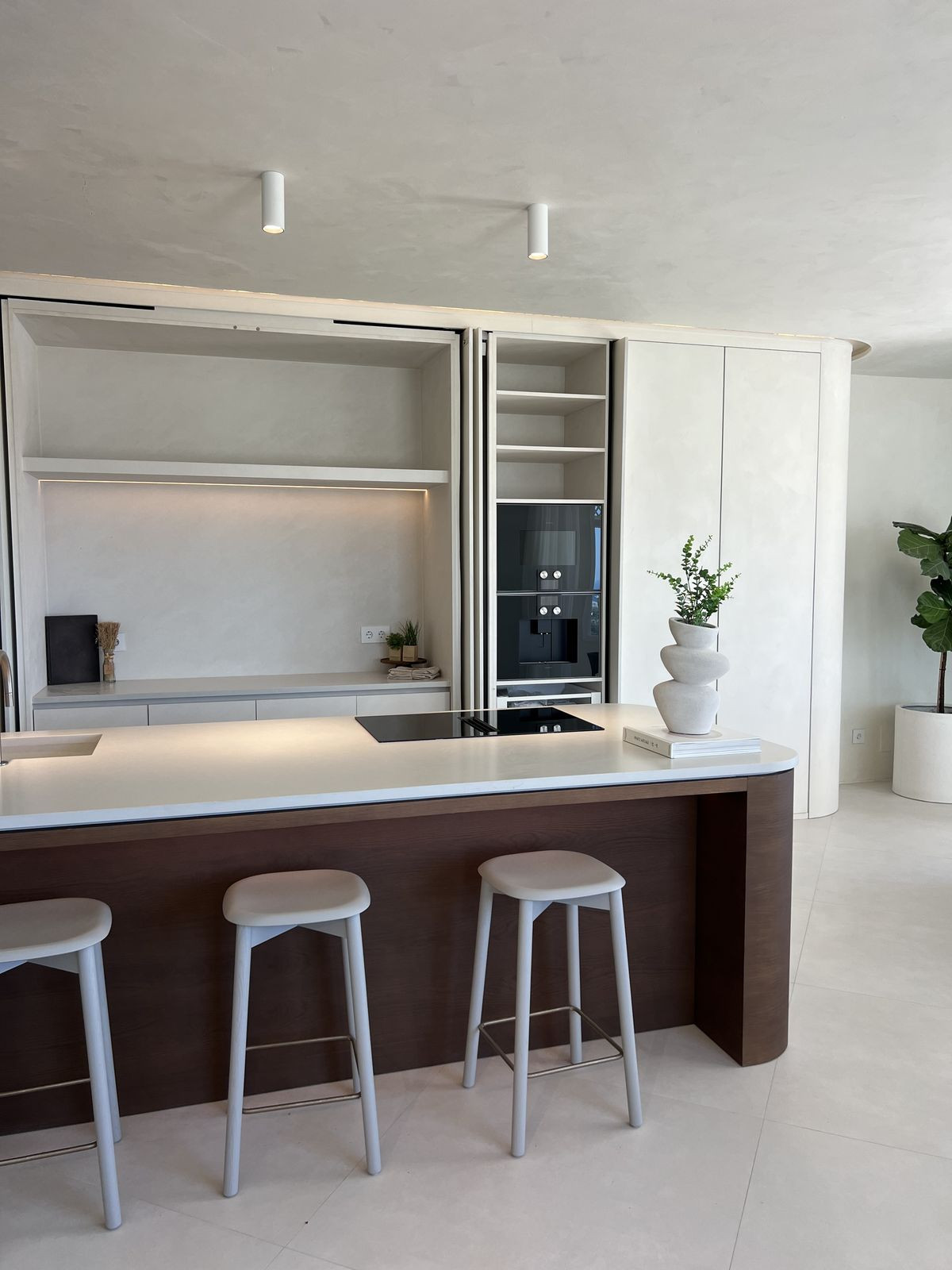 3 Bed Apartment for sale in The Golden Mile Costa Del Sol, Málaga, Spain
