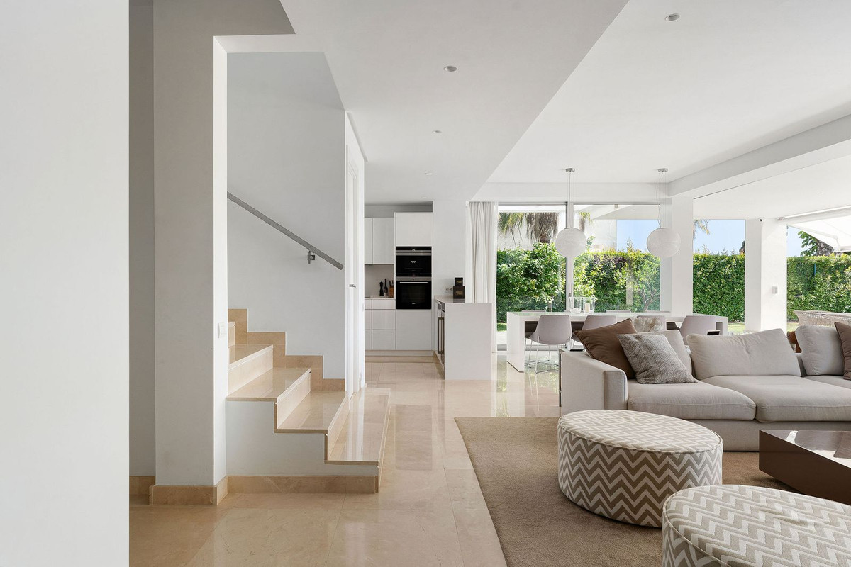 Se vende Villa - Chalet de 4 dormitorios en Costa Del Sol, Málaga, España