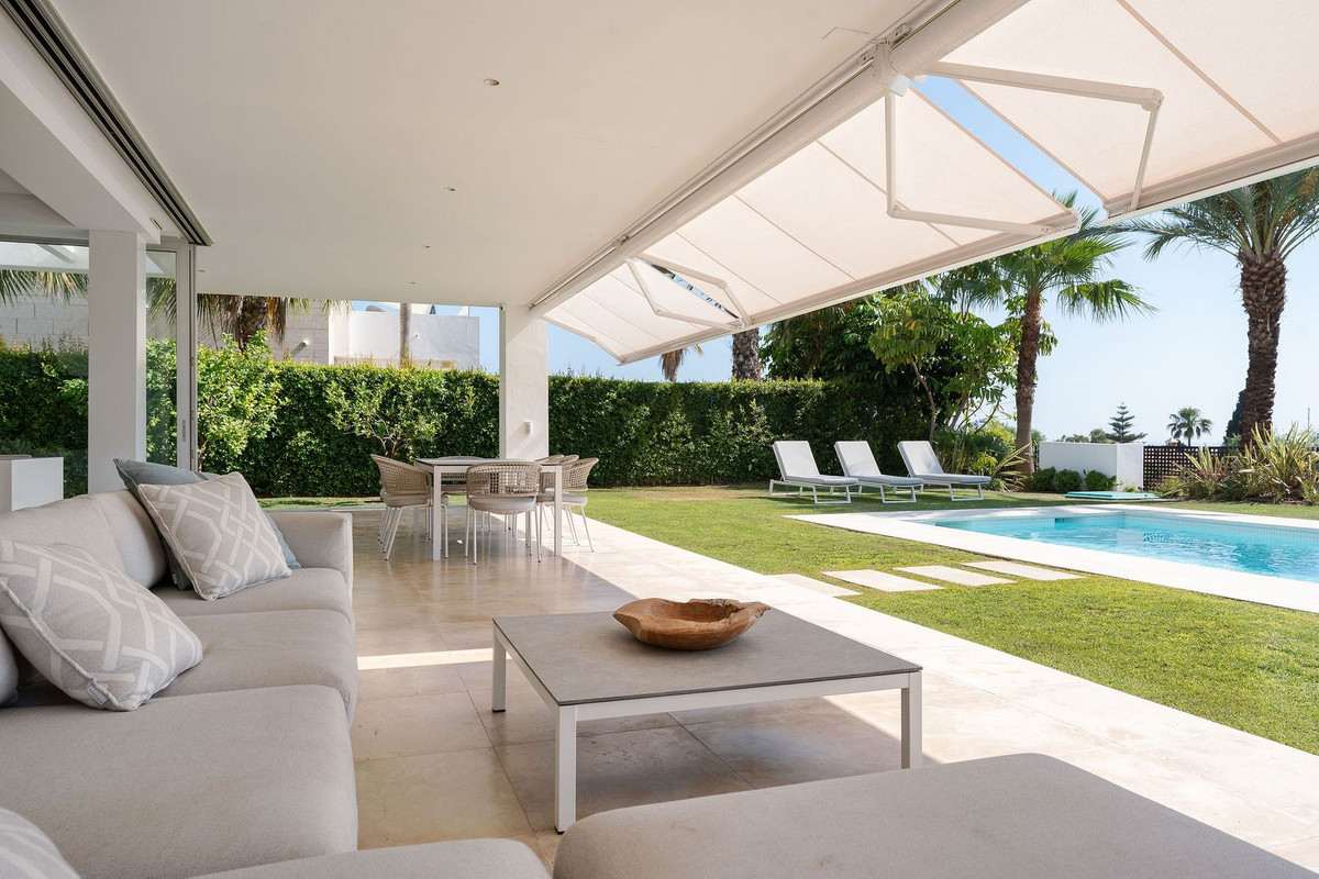 Se vende Villa - Chalet de 4 dormitorios en Costa Del Sol, Málaga, España