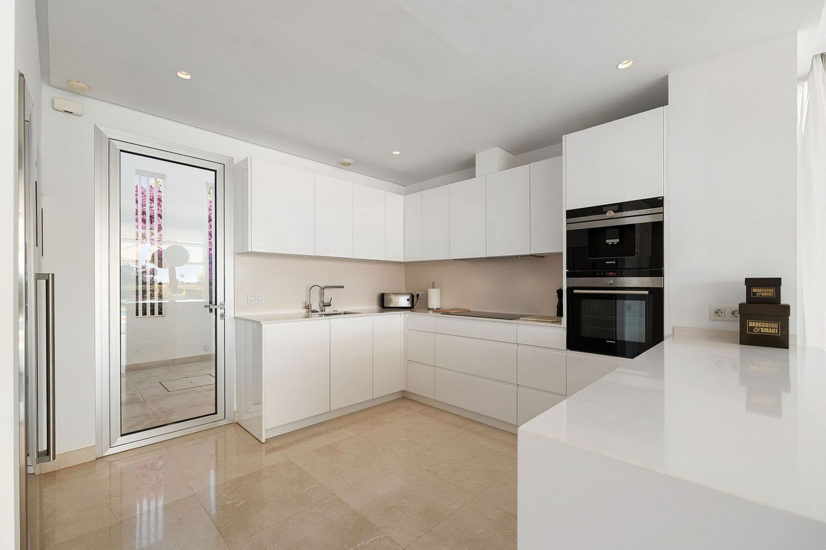 Se vende Villa - Chalet de 4 dormitorios en Costa Del Sol, Málaga, España