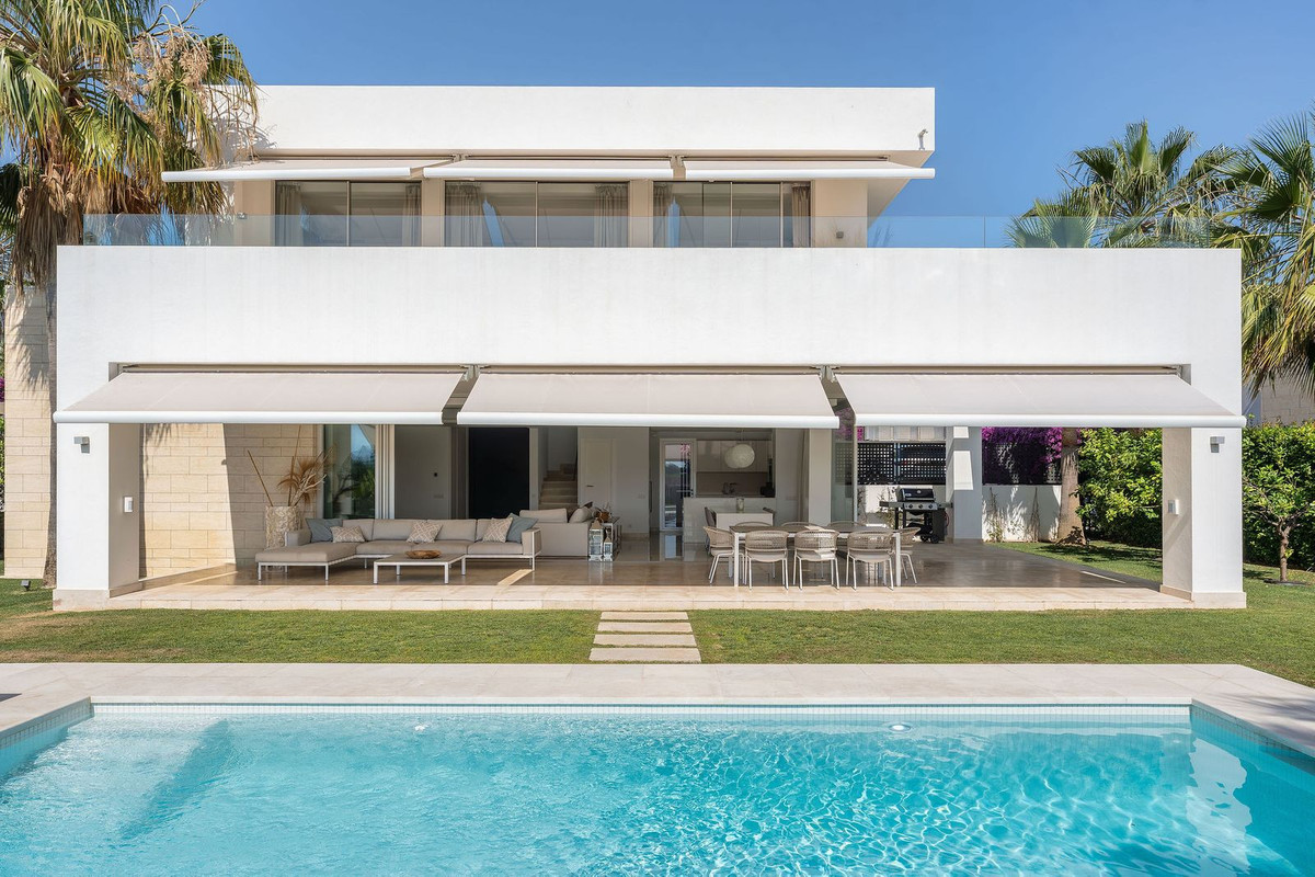 Se vende Villa - Chalet de 4 dormitorios en Costa Del Sol, Málaga, España