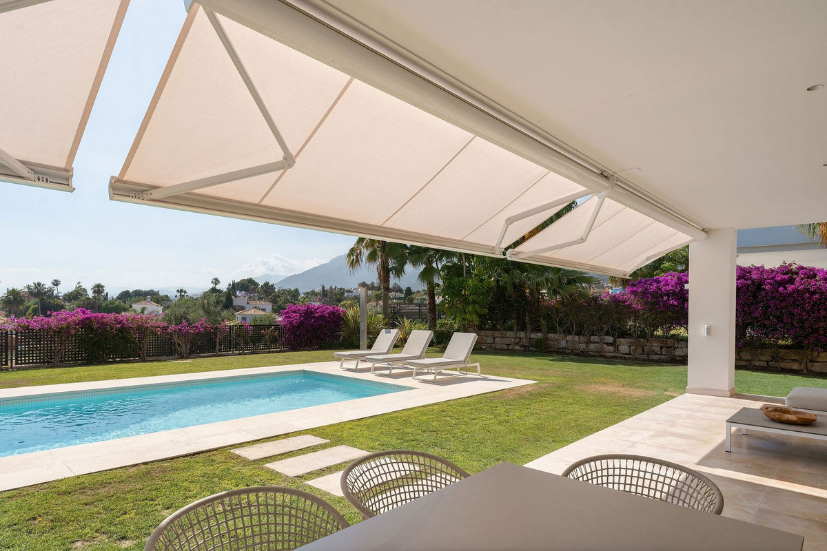 Se vende Villa - Chalet de 4 dormitorios en Costa Del Sol, Málaga, España