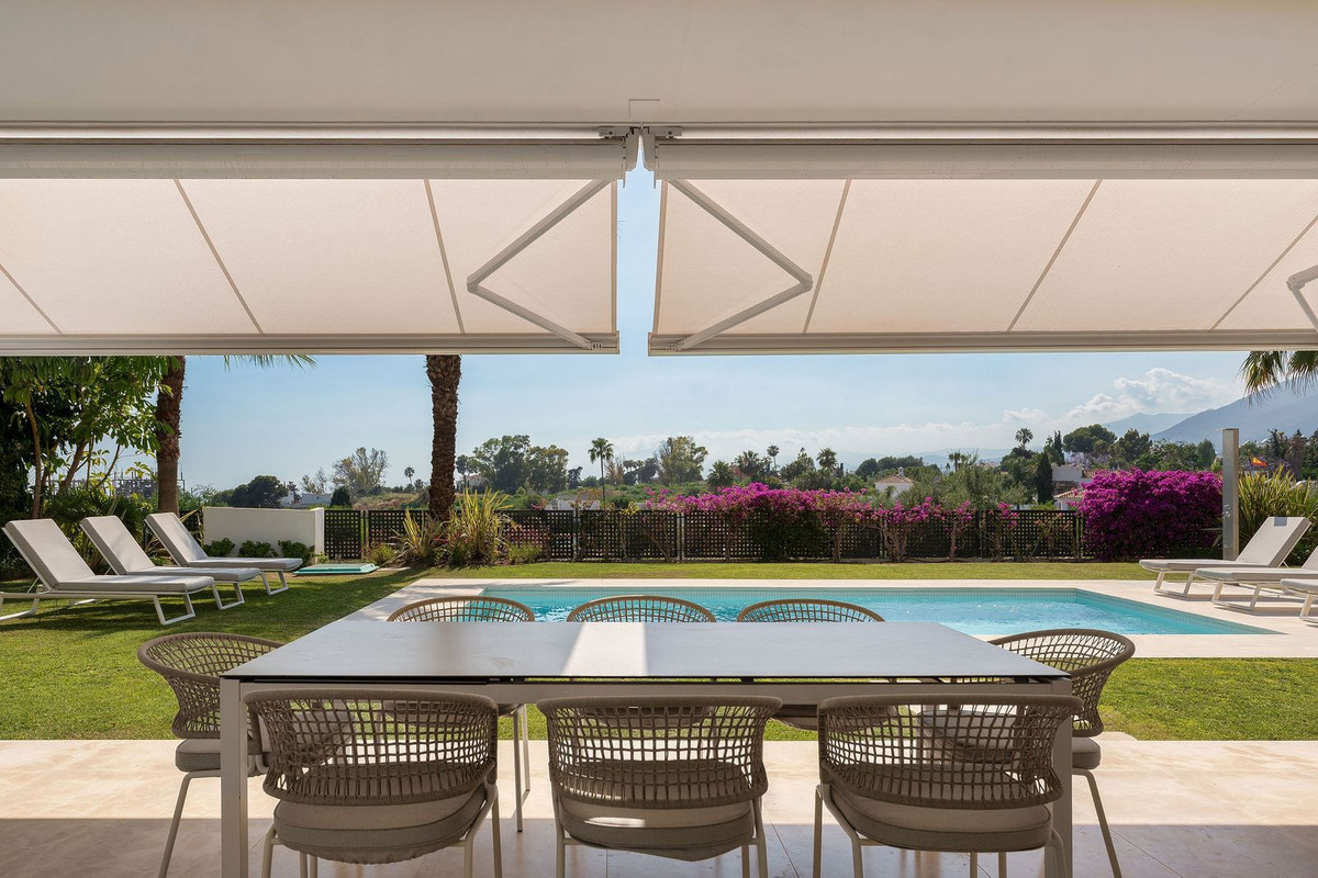 Se vende Villa - Chalet de 4 dormitorios en Costa Del Sol, Málaga, España