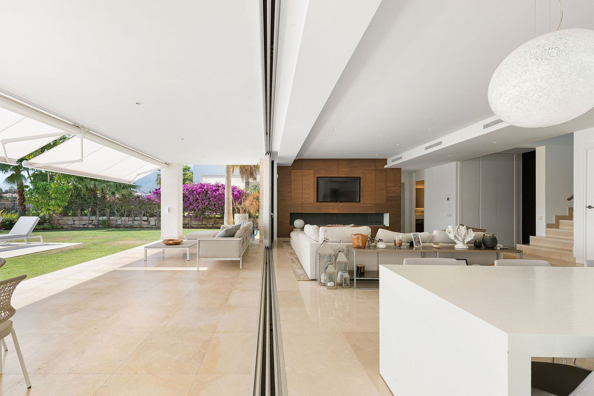 Se vende Villa - Chalet de 4 dormitorios en Costa Del Sol, Málaga, España