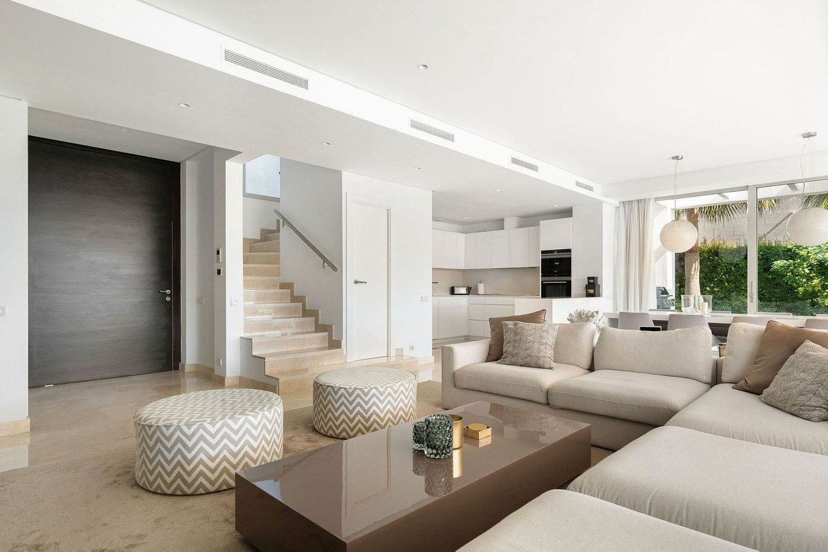 Se vende Villa - Chalet de 4 dormitorios en Costa Del Sol, Málaga, España