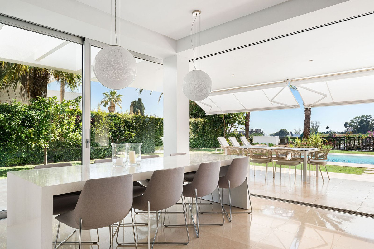 Se vende Villa - Chalet de 4 dormitorios en Costa Del Sol, Málaga, España