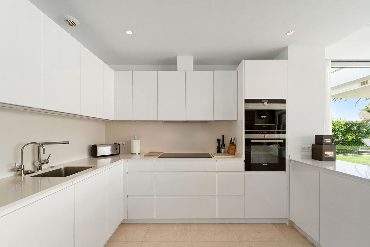 Se vende Villa - Chalet de 4 dormitorios en Costa Del Sol, Málaga, España