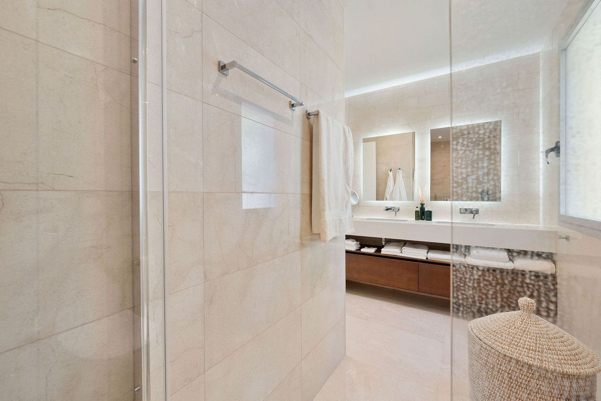 Se vende Villa - Chalet de 4 dormitorios en Costa Del Sol, Málaga, España