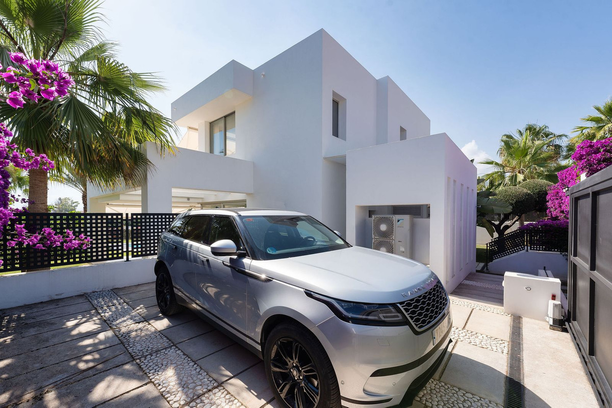 Se vende Villa - Chalet de 4 dormitorios en Costa Del Sol, Málaga, España