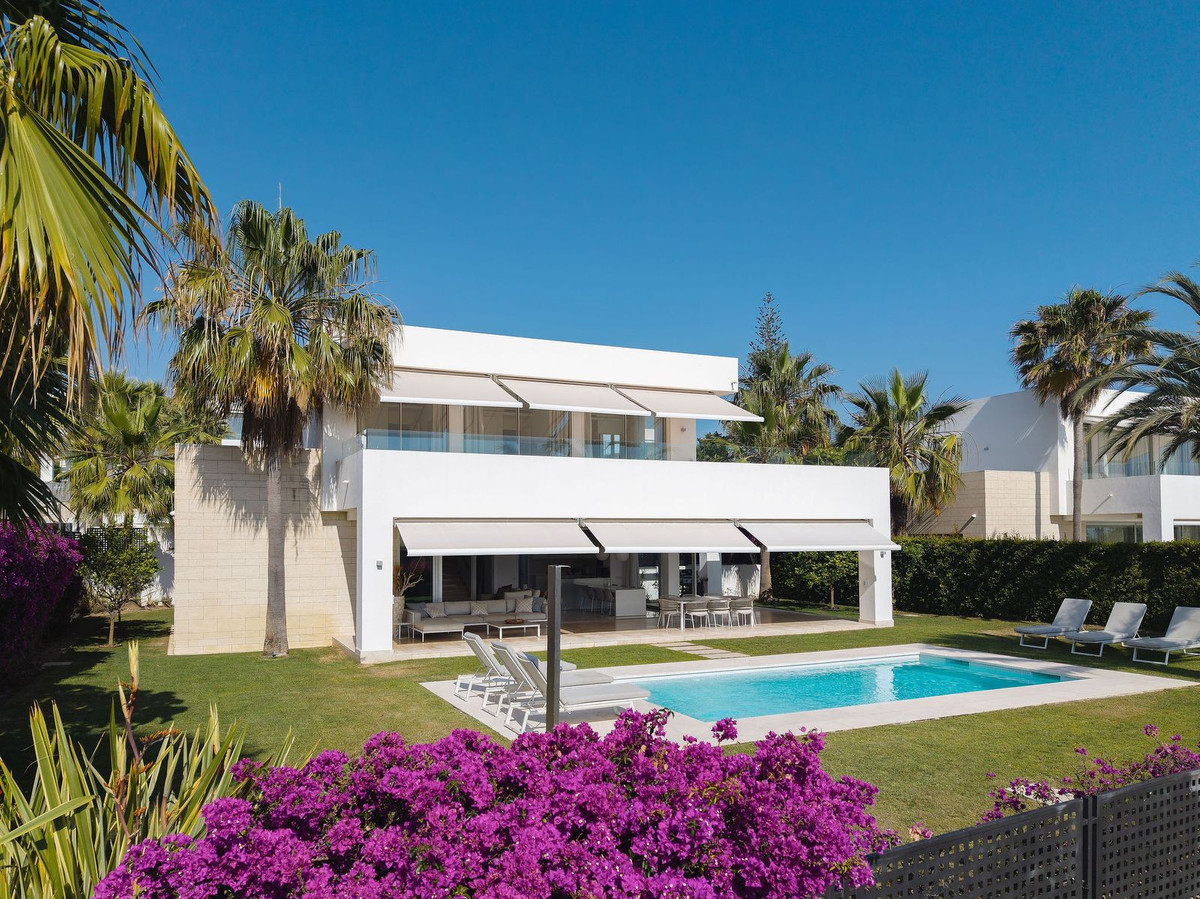 Se vende Villa - Chalet de 4 dormitorios en Costa Del Sol, Málaga, España