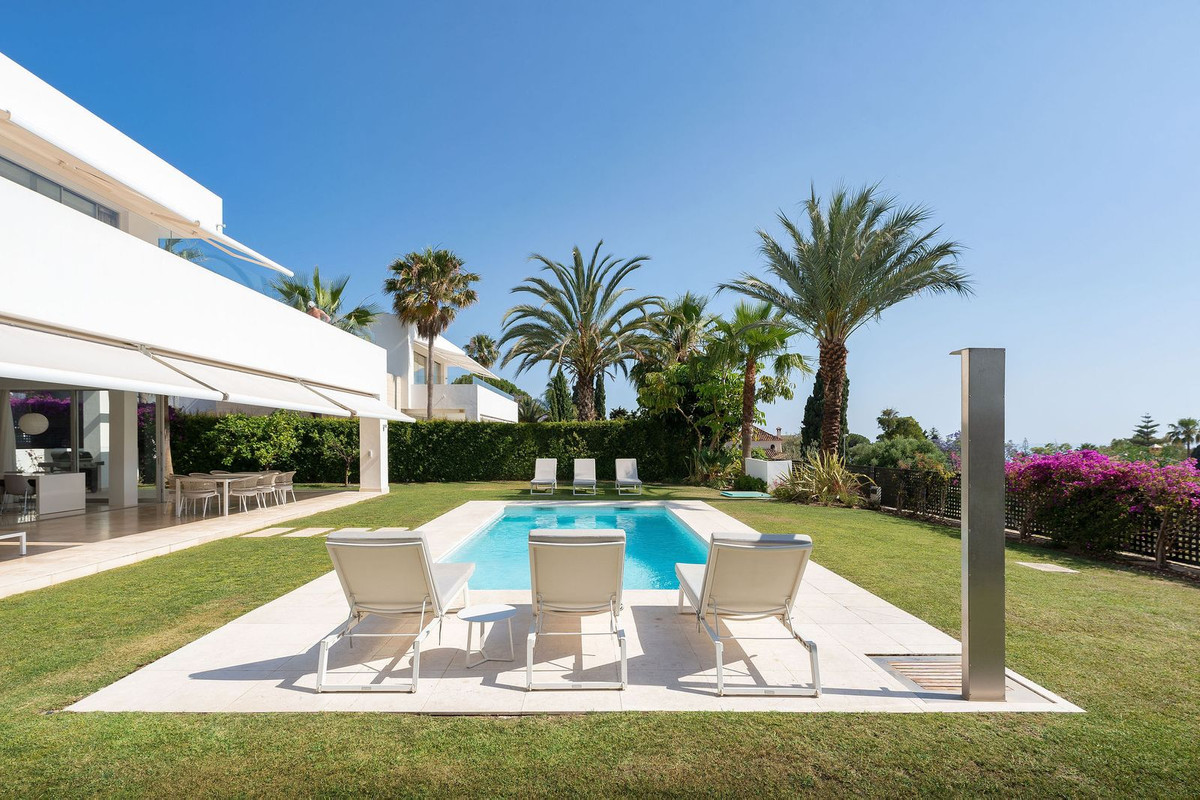 Se vende Villa - Chalet de 4 dormitorios en Costa Del Sol, Málaga, España