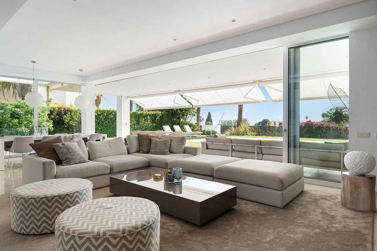 Se vende Villa - Chalet de 4 dormitorios en Costa Del Sol, Málaga, España