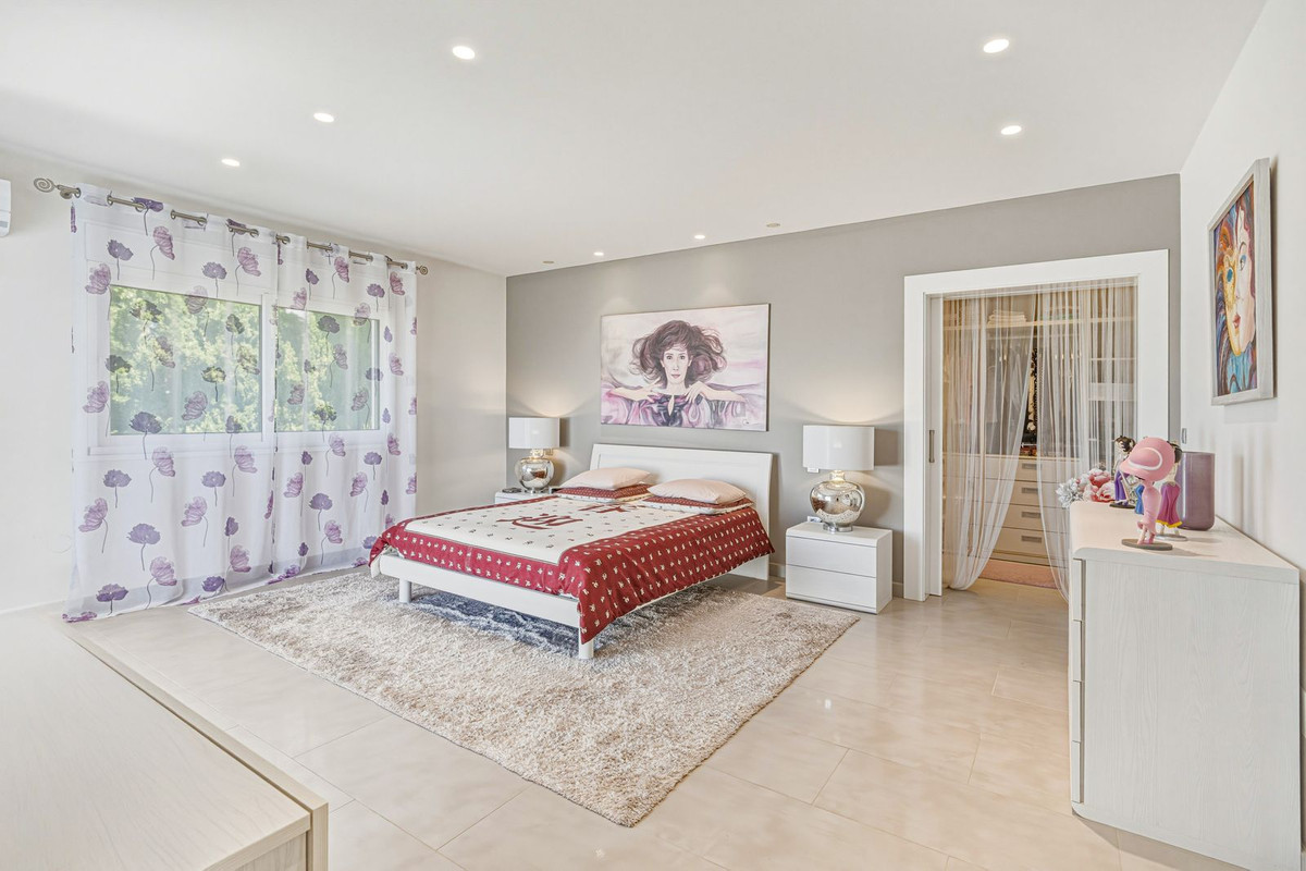 4 Bed Townhouse for sale in El Rosario Costa Del Sol, Málaga, Spain
