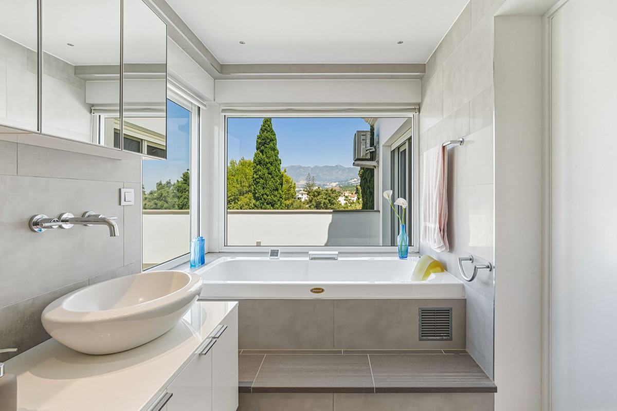 4 Bed Townhouse for sale in El Rosario Costa Del Sol, Málaga, Spain