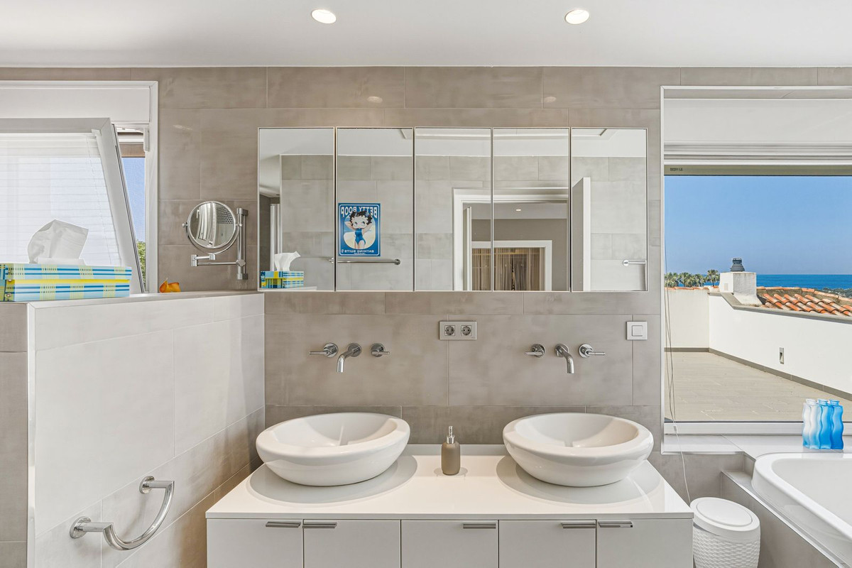 4 Bed Townhouse for sale in El Rosario Costa Del Sol, Málaga, Spain