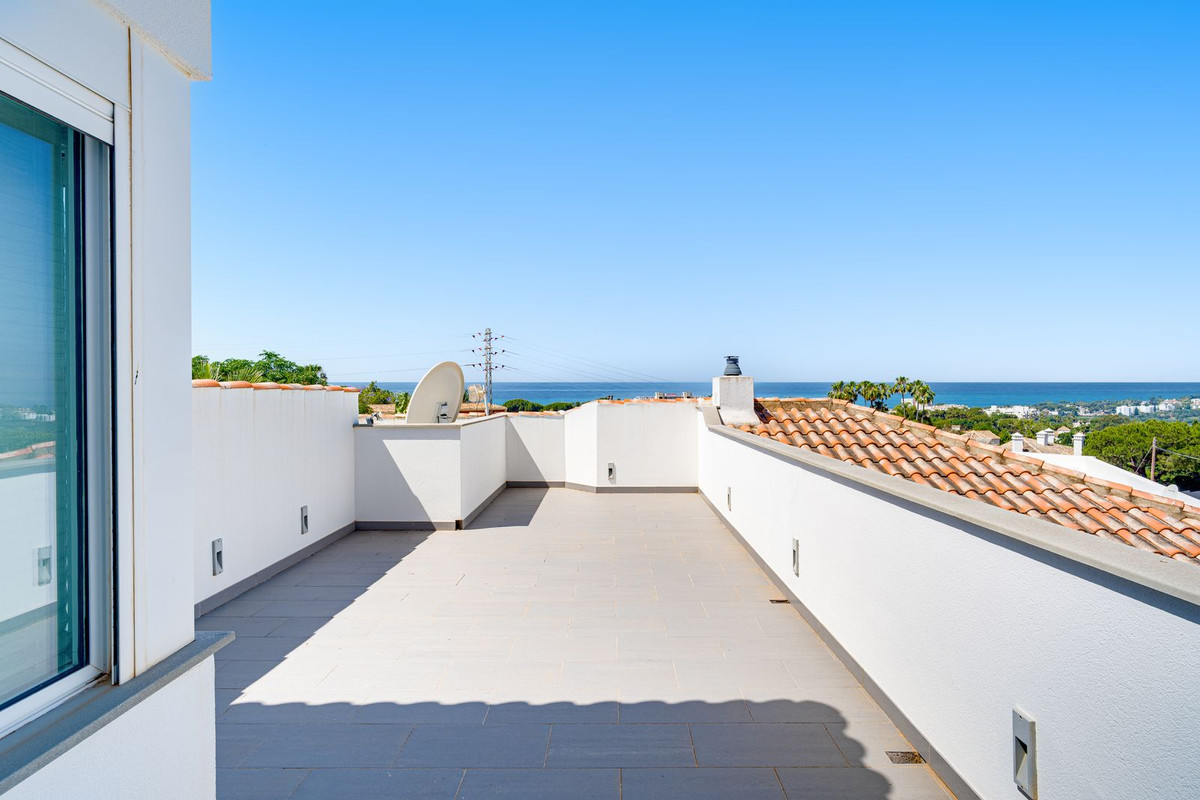 4 Bed Townhouse for sale in El Rosario Costa Del Sol, Málaga, Spain