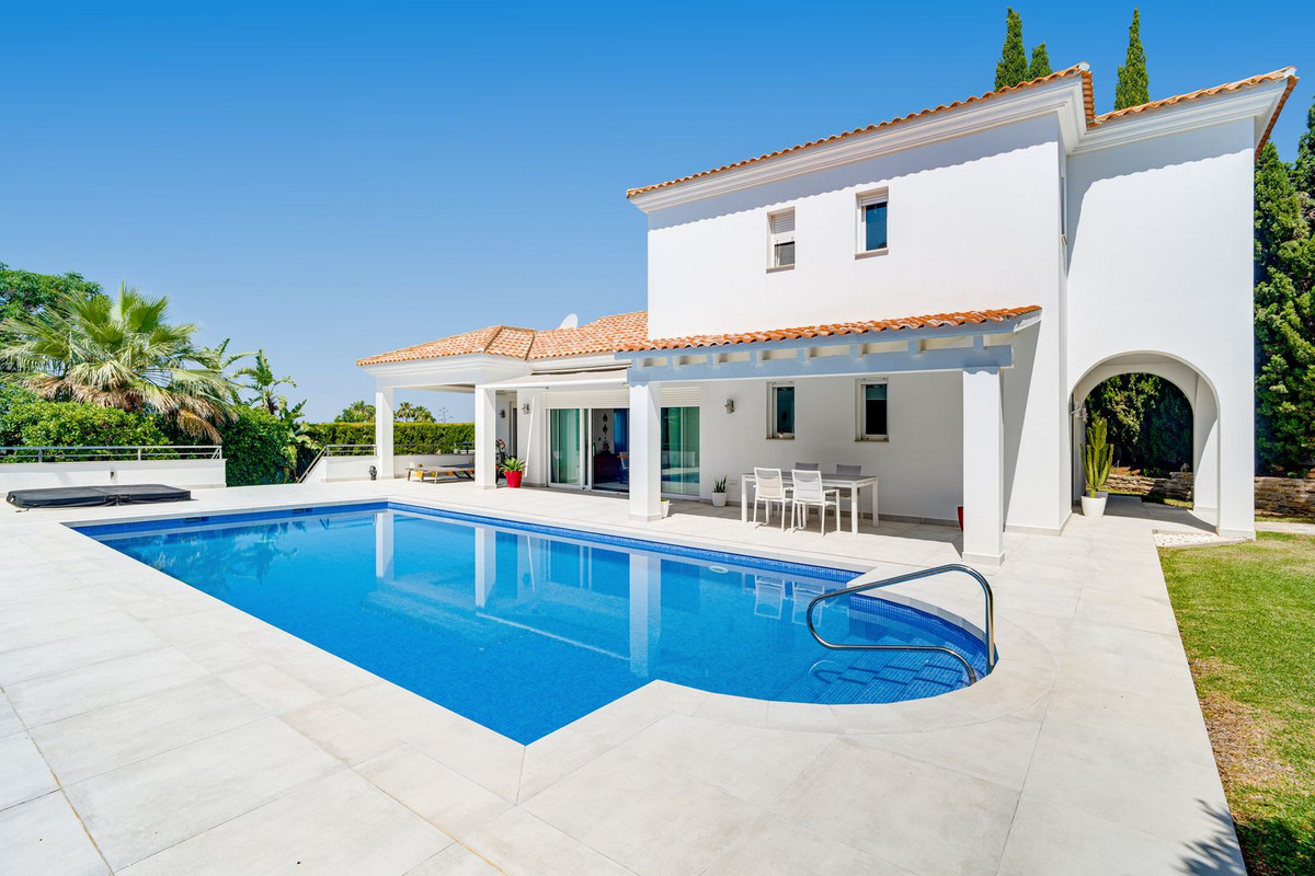4 Bed Townhouse for sale in El Rosario Costa Del Sol, Málaga, Spain