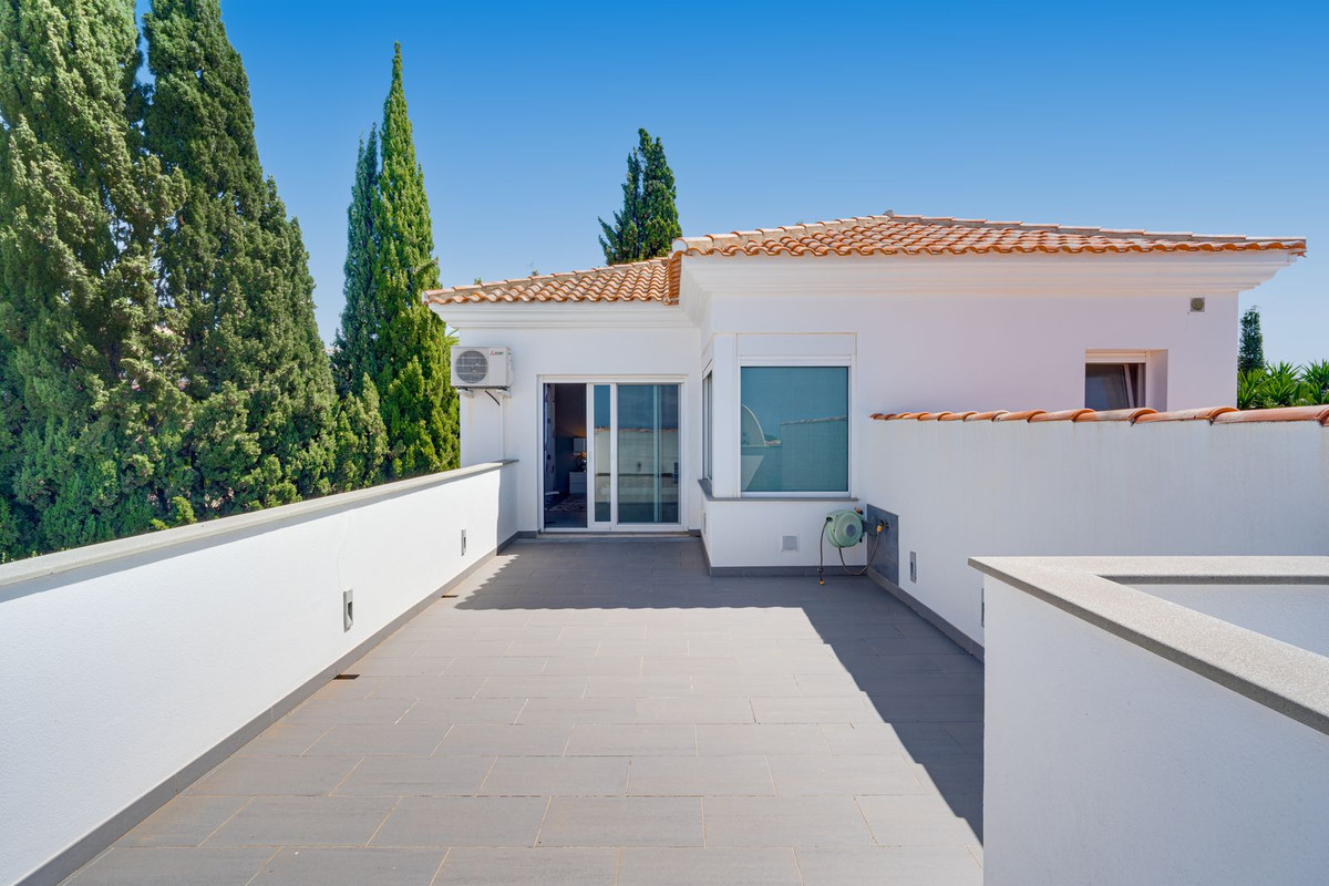 4 Bed Townhouse for sale in El Rosario Costa Del Sol, Málaga, Spain