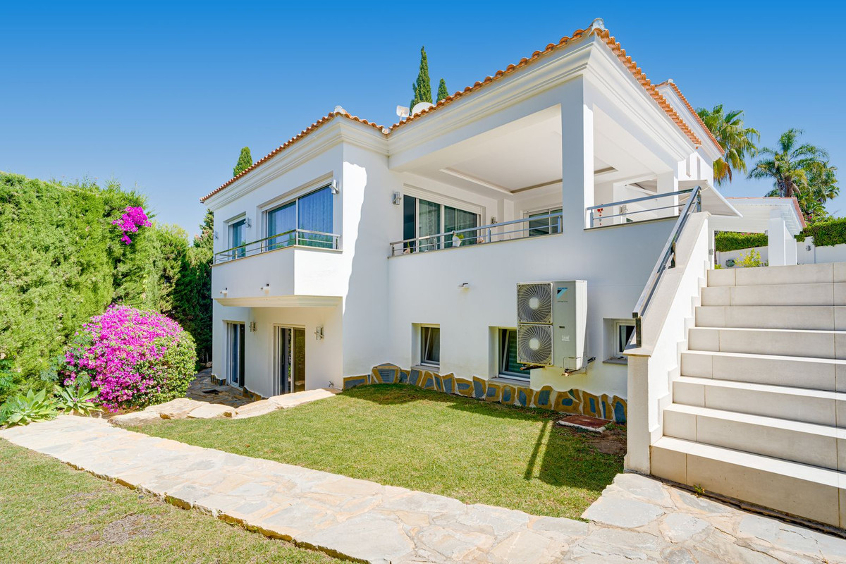 4 Bed Townhouse for sale in El Rosario Costa Del Sol, Málaga, Spain